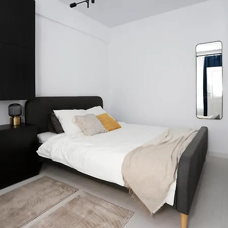 920 * Bucharest